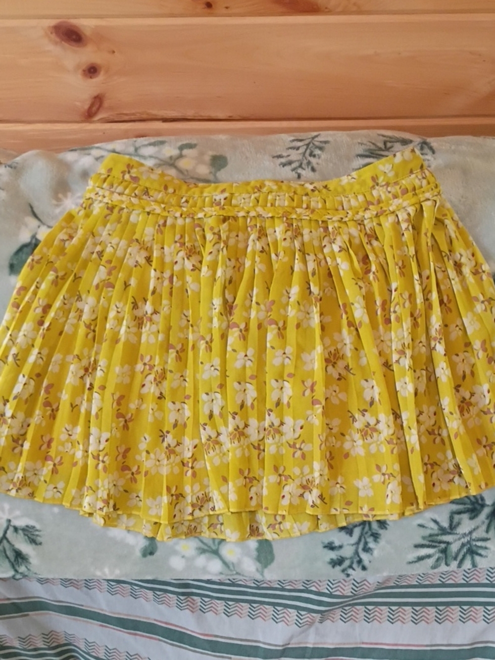 American Eagle Outfitters Yellow Floral Pleated Skater Skirt